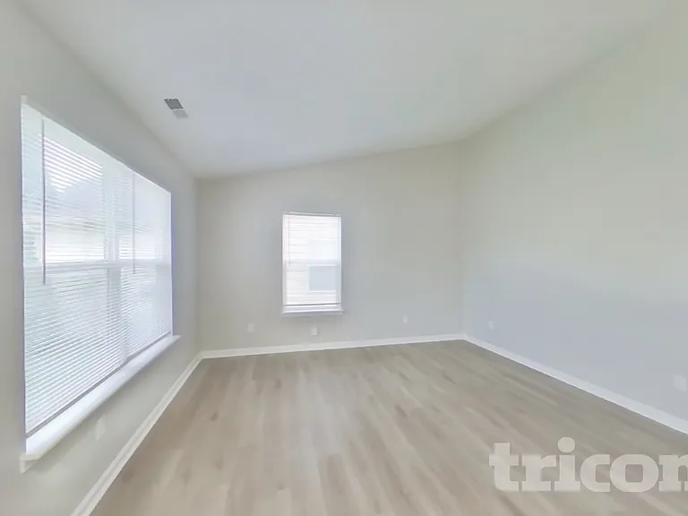 4020 Waterfield Dr — Photo 3