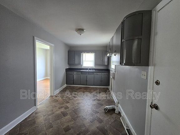 4th image of 1034 E Lexington Ave