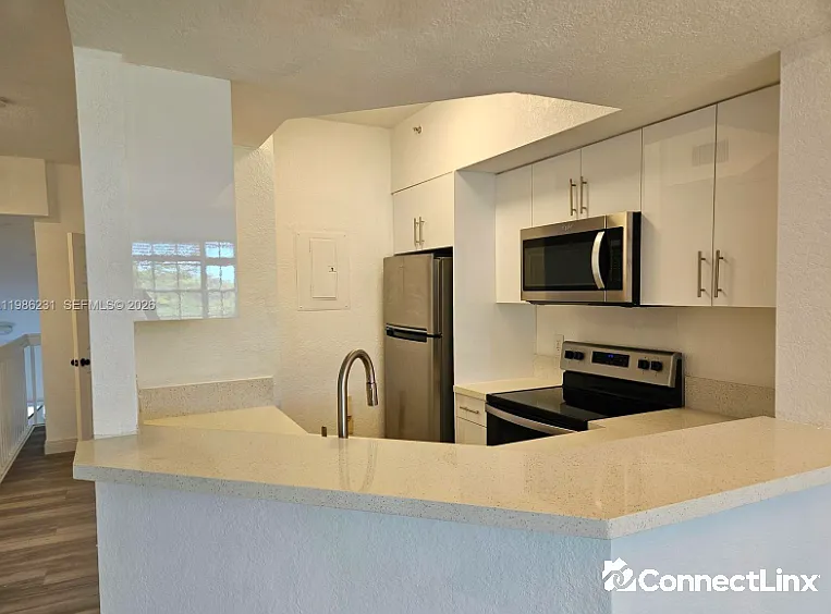 751 SW 148th Ave — Photo 9