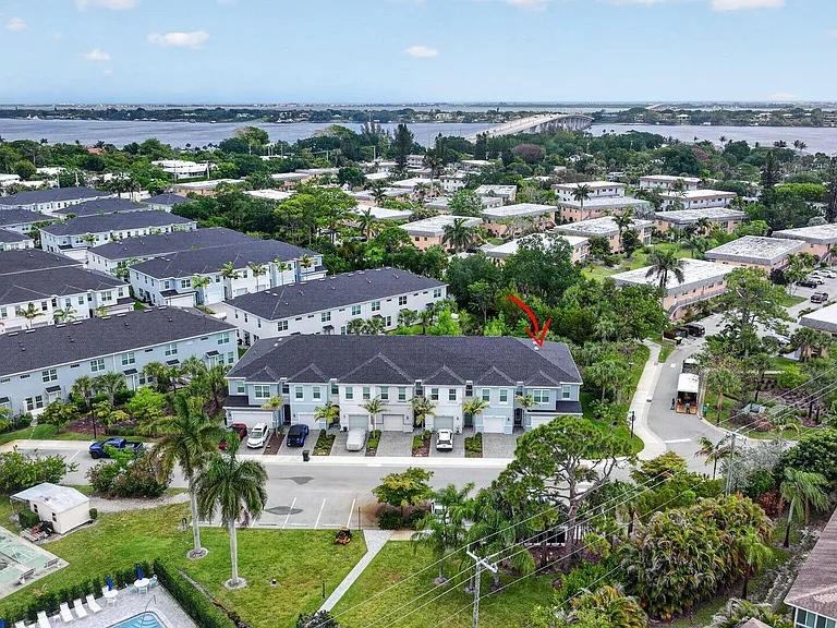 1887 SE Ocean Cove Way — Photo 43