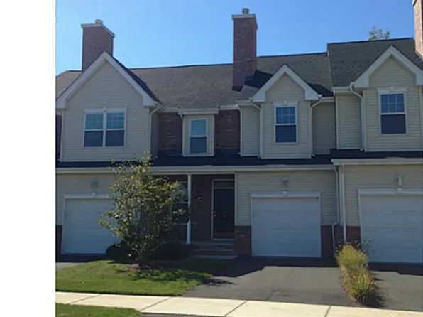 16 Rhodora Ter, Windsor, CT 06095