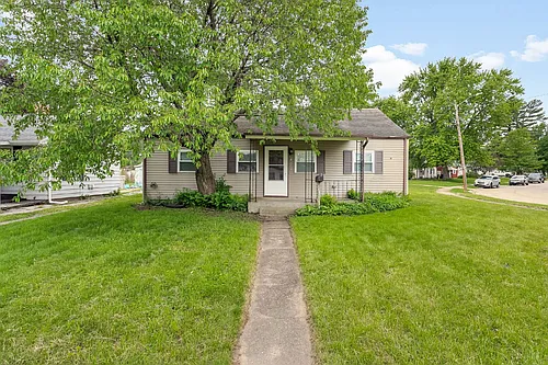 402 E Chippewa Ave Photo 1