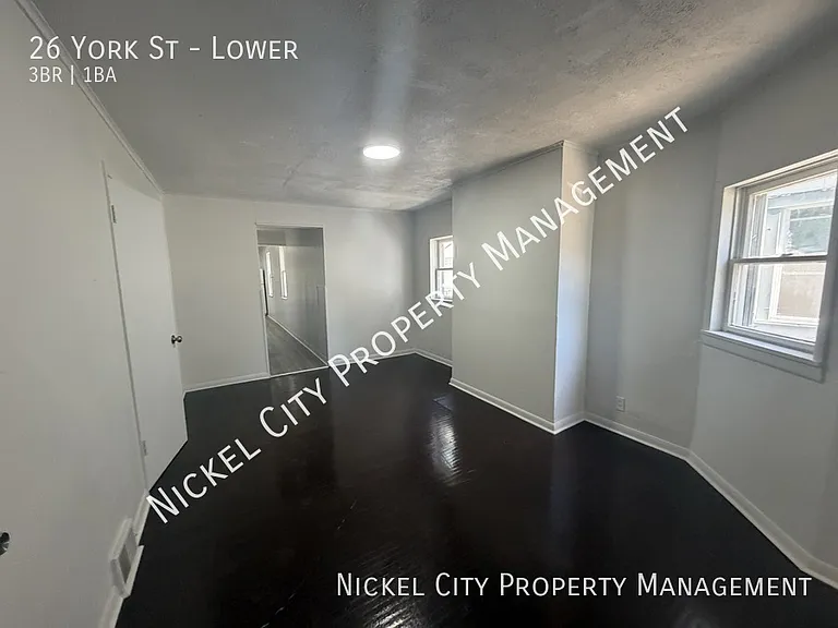 26 York St #LOWER — Photo 10