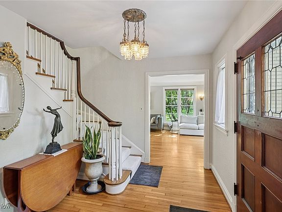 3rd image of 13104 Lake Shore Blvd