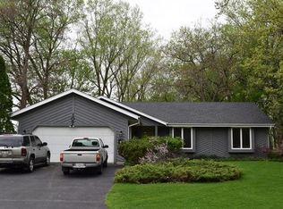 105 Shore Dr, Mukwonago, WI 53149