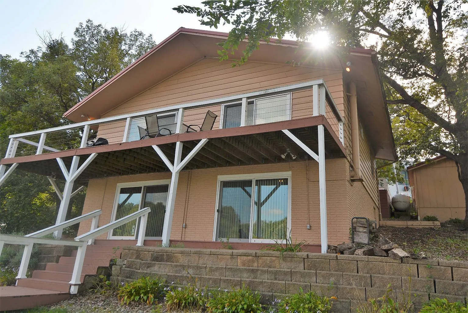 1051 Lakeshore Dr photo 1