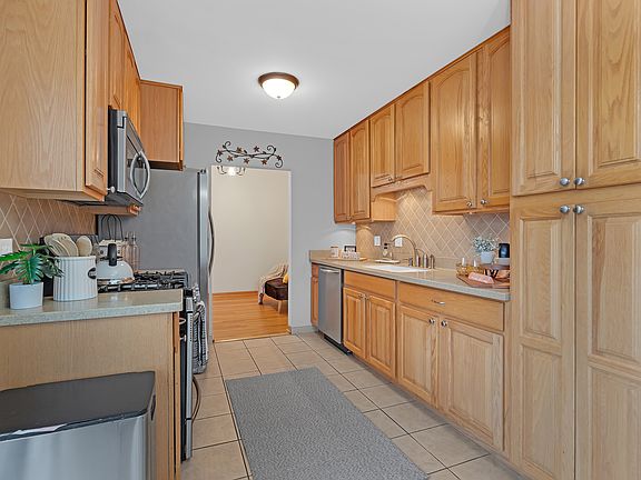 2nd image of 2856 Heatherwood Dr #8
