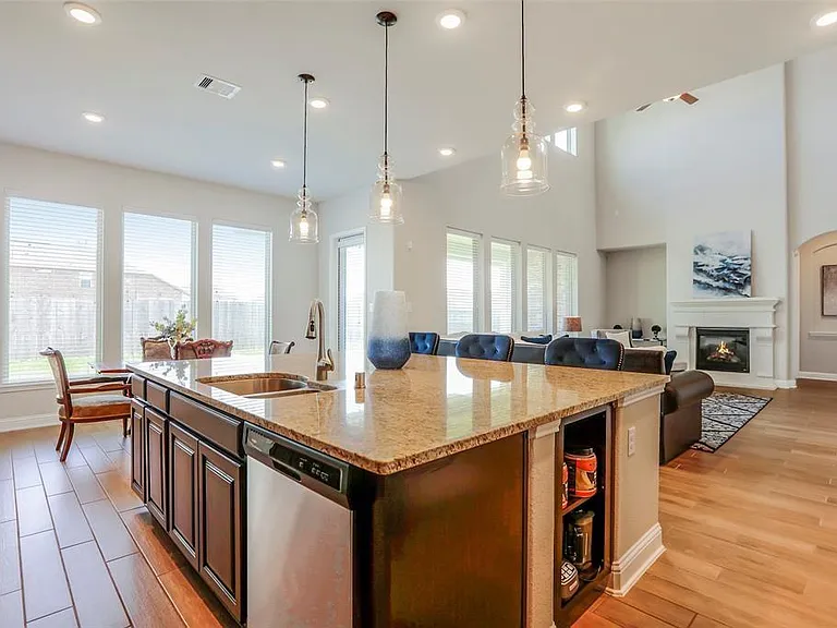 1815 Carriage Oaks Ln — Photo 10