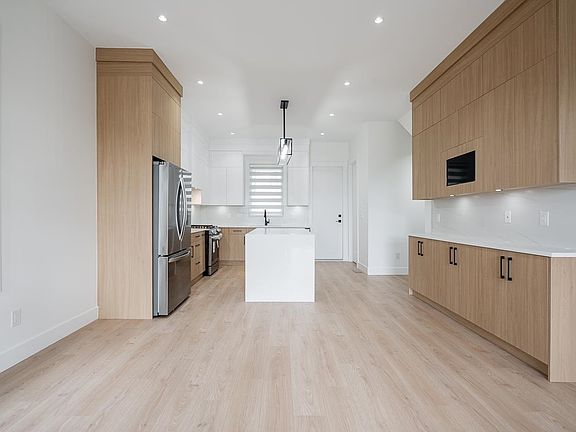 5th image of 957 Edgar Ave #102