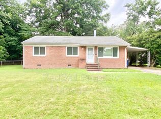 4 Lakeview Dr, Newport News, VA 23602