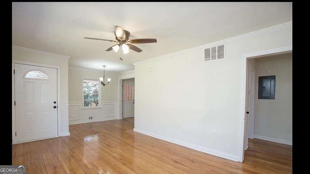3 bed, 1.0 bath, 1012 sqft, $1,695 — Photo 4
