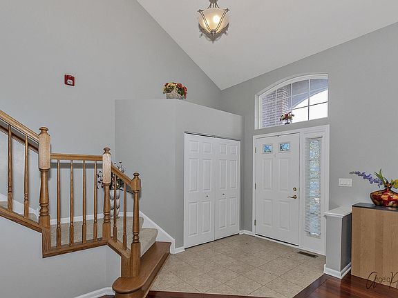 2nd image of 864 Savoy Ct