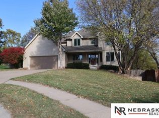 906 Quail Ridge Cir, Papillion, NE 68046