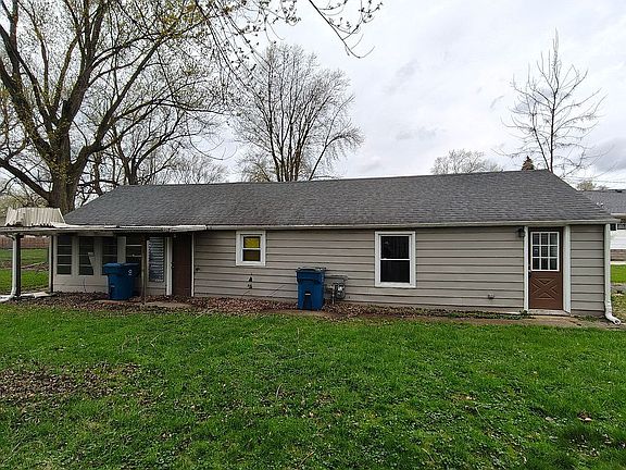 3rd image of 2512 Hart Rd