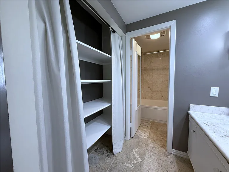 49 Briar Hollow Ln #1401 — Photo 25