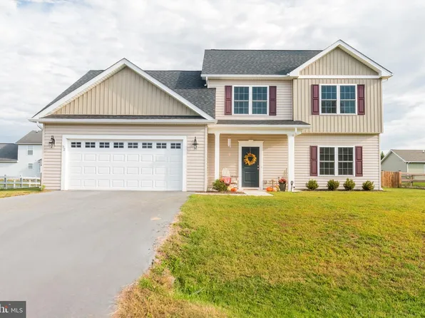 52 Aqueduct Ave, Martinsburg, WV 25405