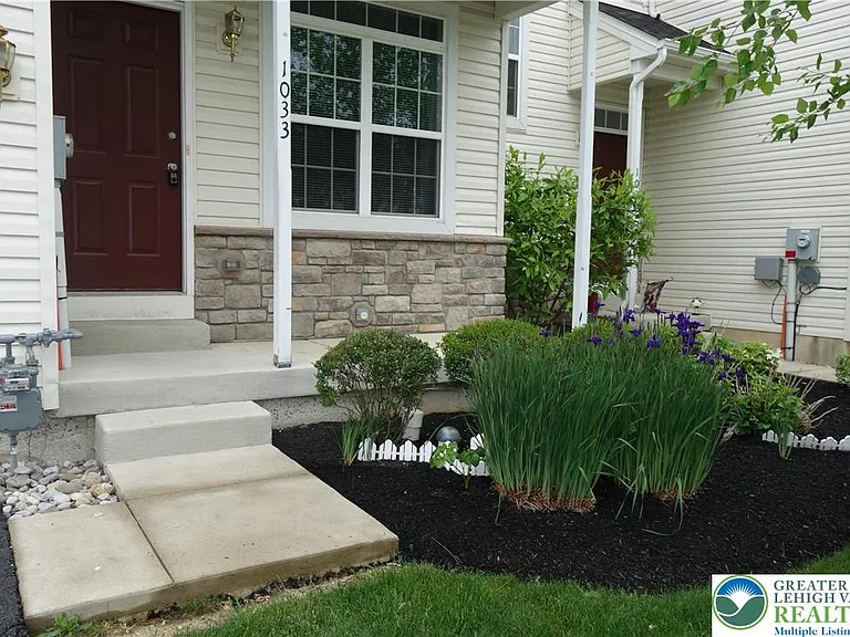 1033 King Way — Photo 2
