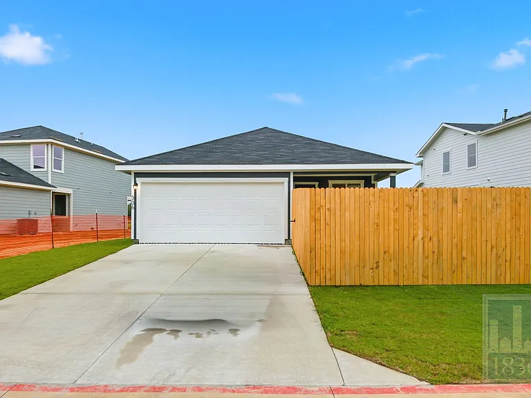 306 Constanza Trl — Photo 31