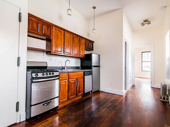 001_64_Troutman_Avenue__3R-7