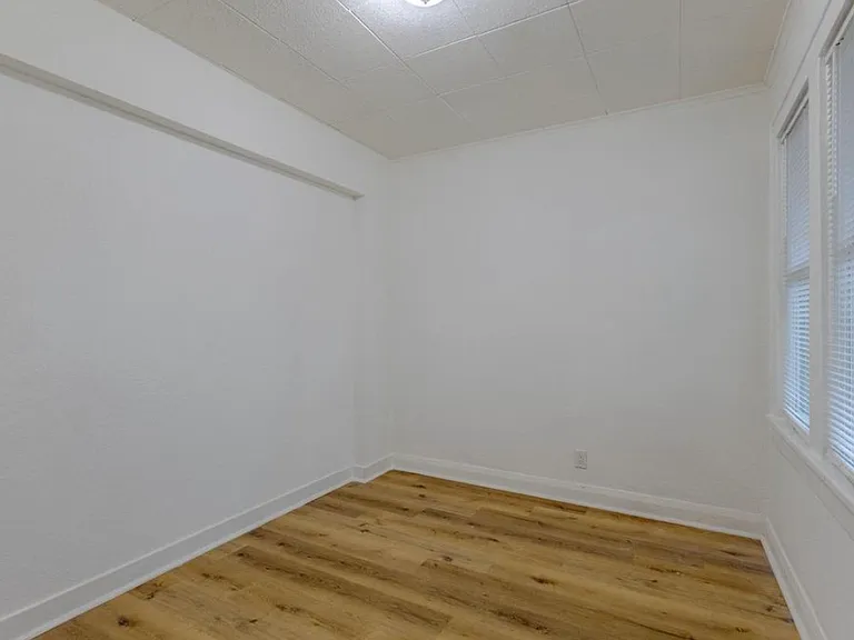 1028 E Potter Ave — Photo 9