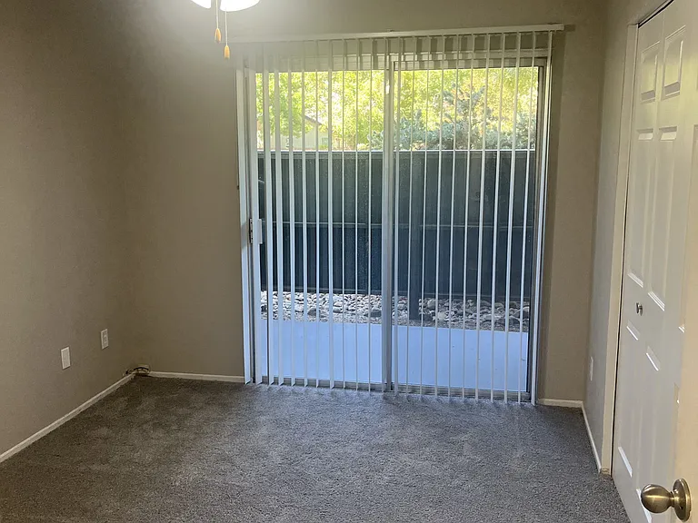 Glenbrook Apartments — Photo 12