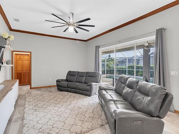 4th image of 1050 Maravista Dr