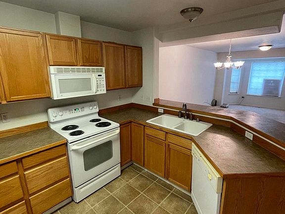 3rd image of 194 Rusty Allen Pl #3