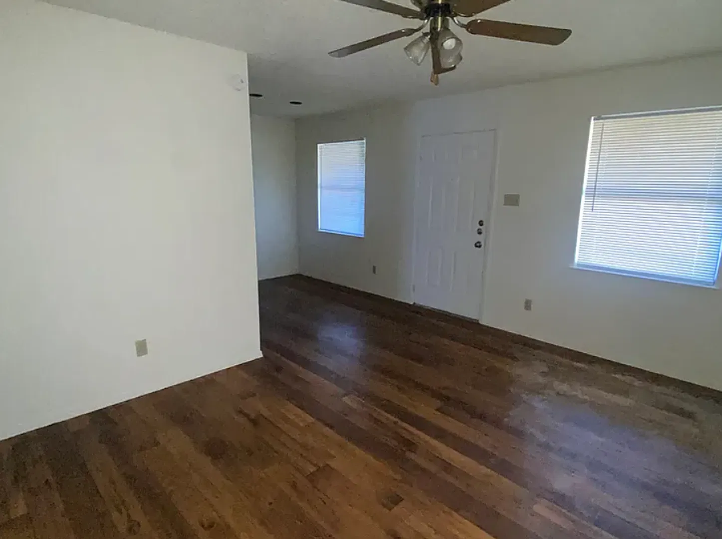 1BD/1BTH Apartment in Gated Community - 1214 Baylor Ave — Photo 4