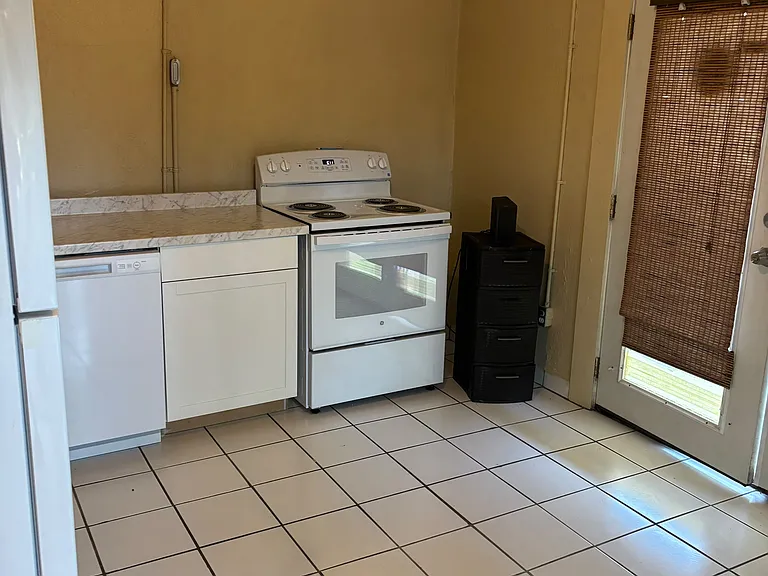 741 Liberty St — Photo 10