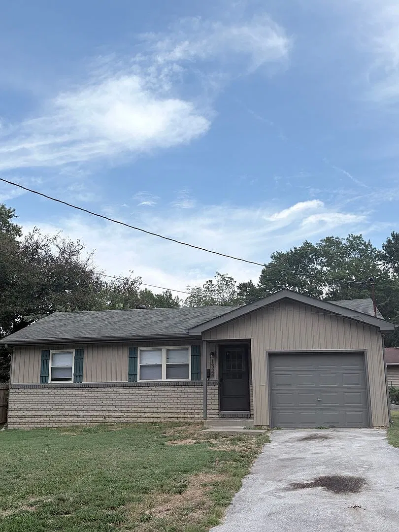 Simple home in East Springfield — Photo 1