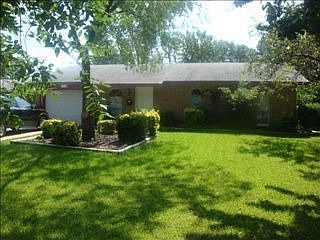 2nd image of 3801 Mayflower Dr