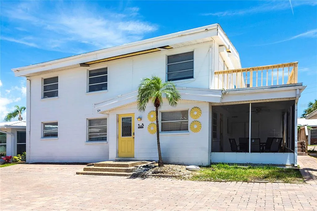 4 bed, 4.0 bath, 1552 sqft, $10,770 — Photo 2