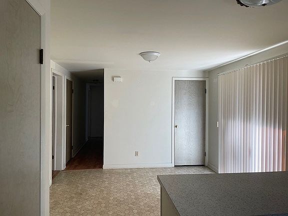 5th image of 606 Pleasant St