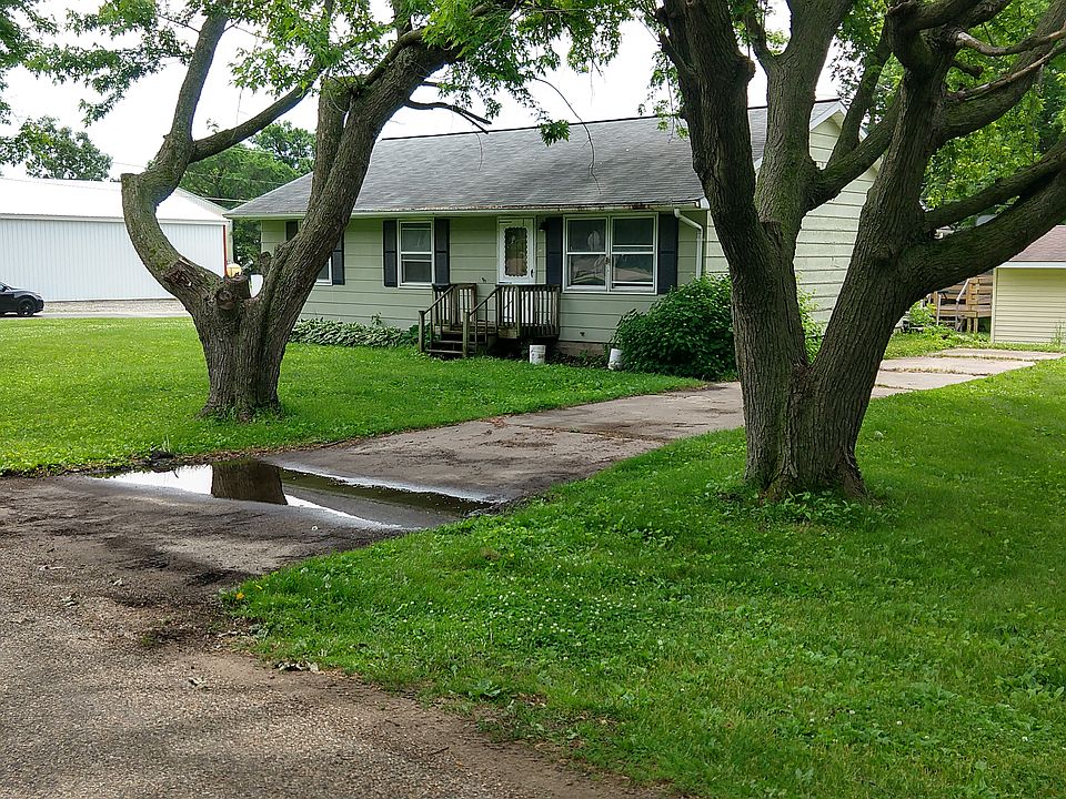 1st image of 409 1st Ave N