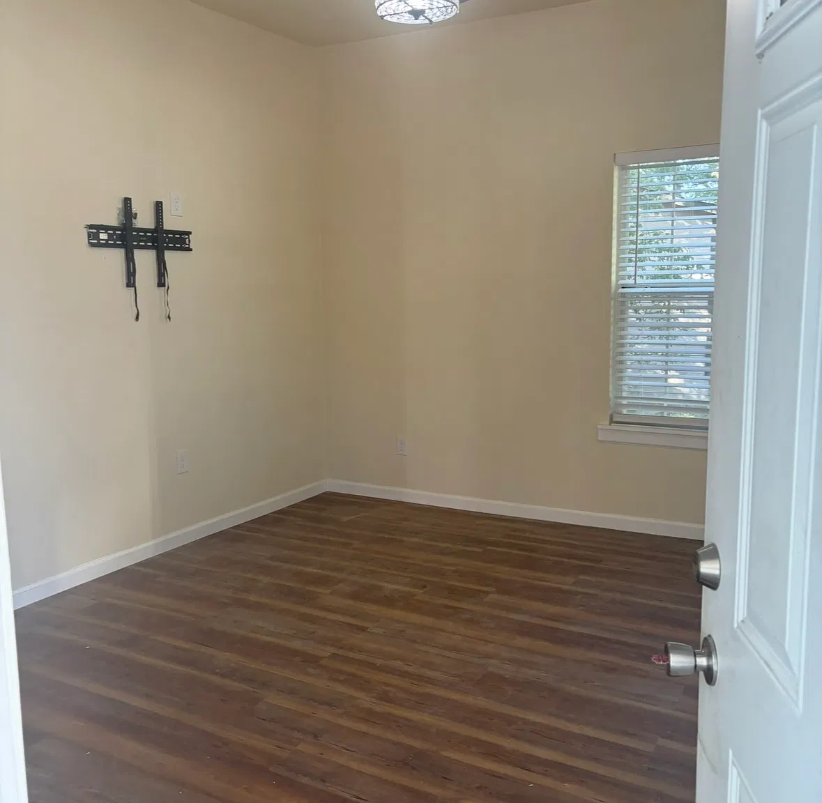 3 bed, 1100 sqft, $1,770 — Photo 4