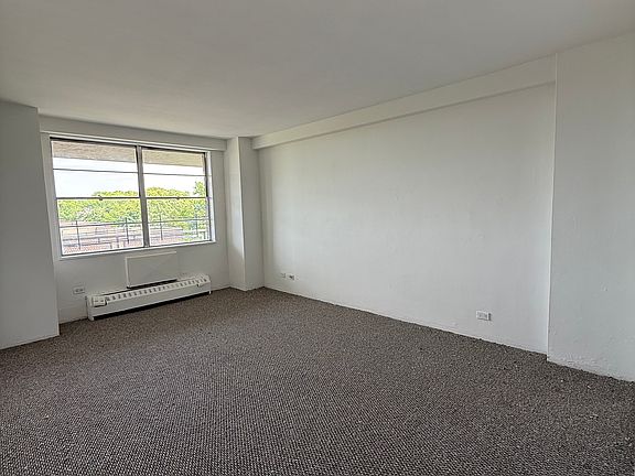 4th image of 700 Victory Blvd APT 9