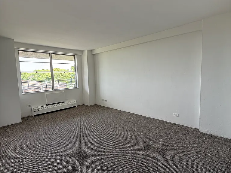 700 Victory Blvd #9 — Photo 4