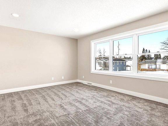 4th image of 218 Walnut Street