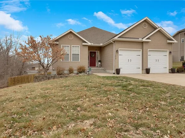 1213 S Country View Ln, Warrensburg, MO 64093
