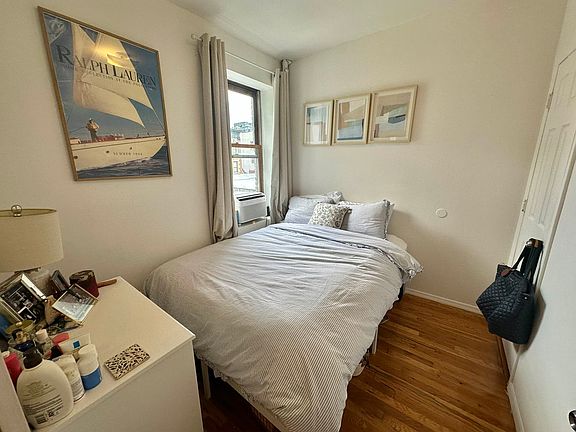 5th image of 172 Prince St APT 5A