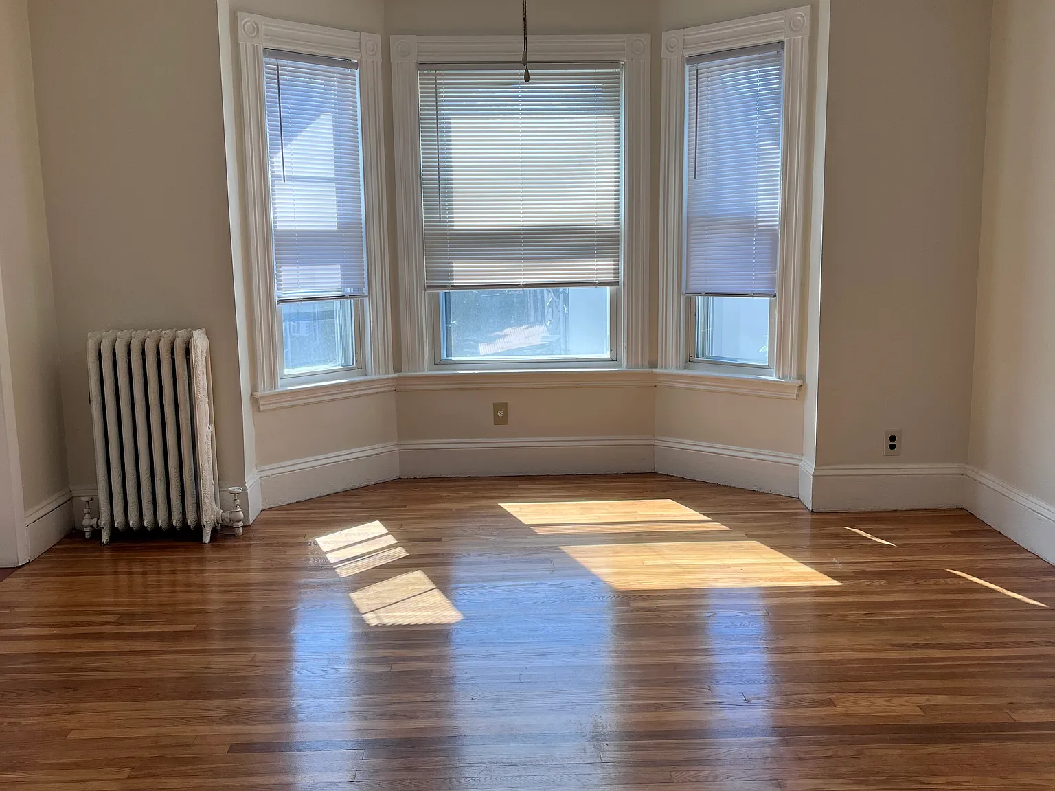 4 bed, 1500 sqft, $3,200 — Photo 2