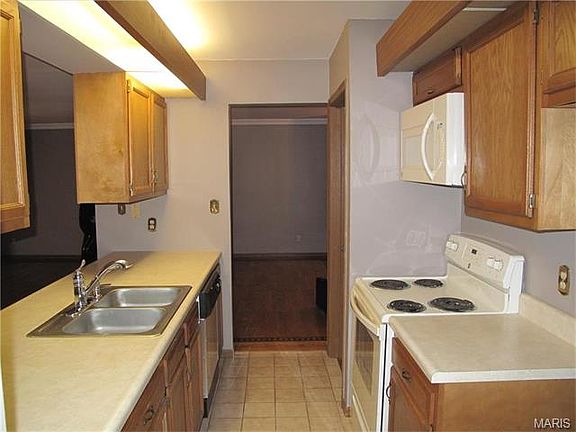2nd image of 1112 Sunhaven Dr APT E