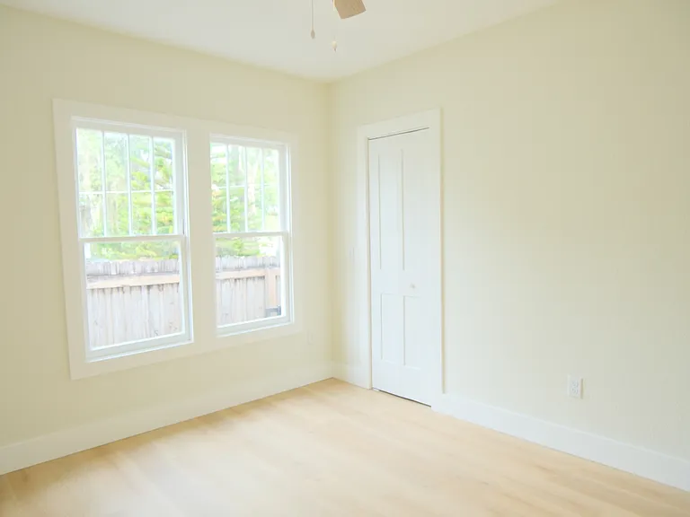 210 W Hiawatha St — Photo 19