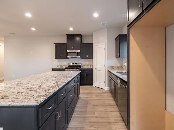 814 N Palm St, Woodlake, CA 93286