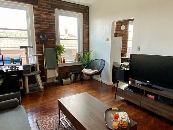 5th image of 101 E Harrison St APT 10