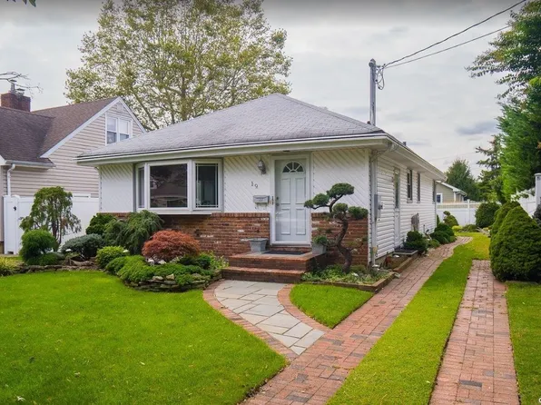 19 Roy Avenue, Massapequa, NY 11758