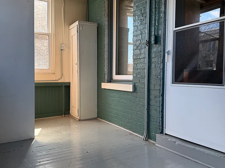 1632 W Nelson St #2 — Photo 6