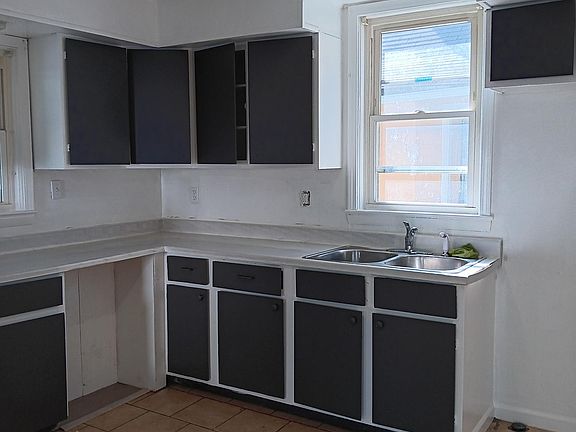 4th image of 4007 Newark Ave