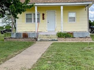 322 S 7th St, Wakeeney, KS 67672