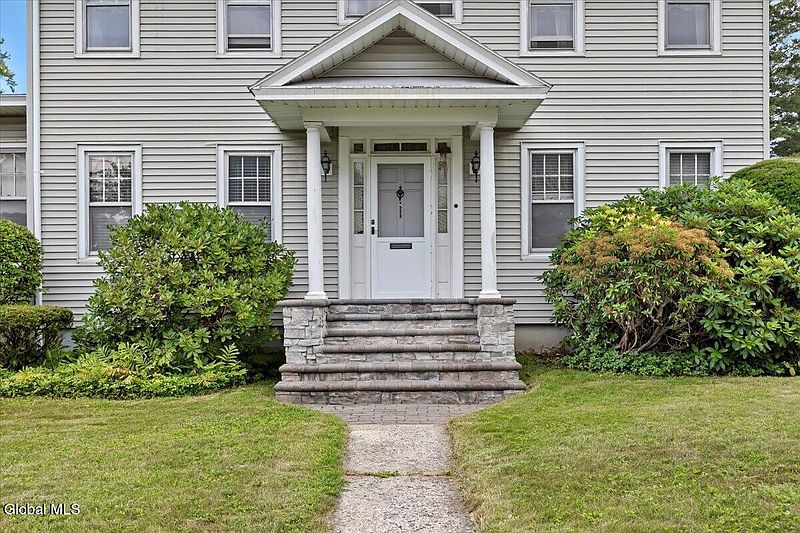 4th image of 213 Euclid Avenue